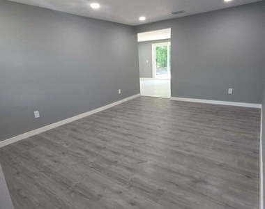 1317 W Bruton - Photo Thumbnail 20