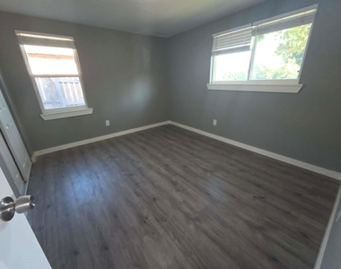 1317 W Bruton - Photo Thumbnail 17