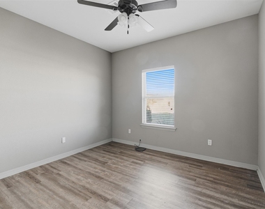 101 W Capps Street - Photo Thumbnail 14