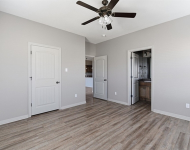 101 W Capps Street - Photo Thumbnail 12