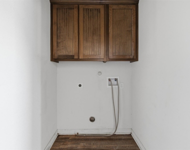 101 W Capps Street - Photo Thumbnail 22