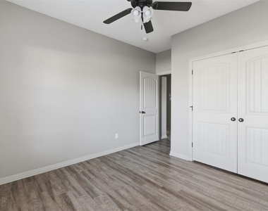 101 W Capps Street - Photo Thumbnail 16