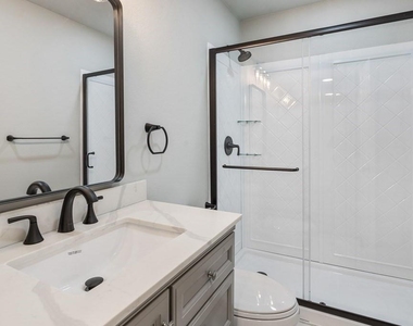 208 N Coleman Street - Photo Thumbnail 19