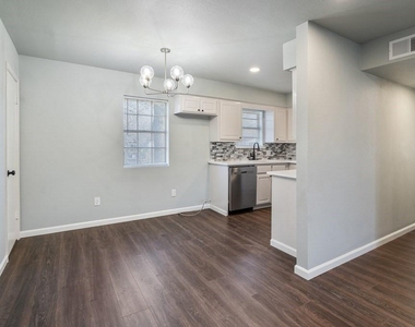 208 N Coleman Street - Photo Thumbnail 8