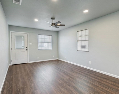 208 N Coleman Street - Photo Thumbnail 5