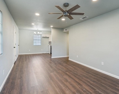 208 N Coleman Street - Photo Thumbnail 7