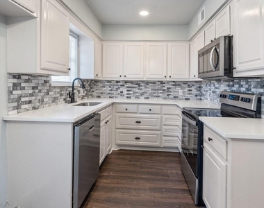 208 N Coleman Street - Photo Thumbnail 9