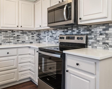 208 N Coleman Street - Photo Thumbnail 11