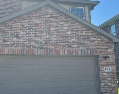 1804 Washington Street - Photo Thumbnail 2