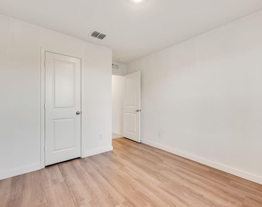 1012 Barkers Pond Avenue - Photo Thumbnail 12