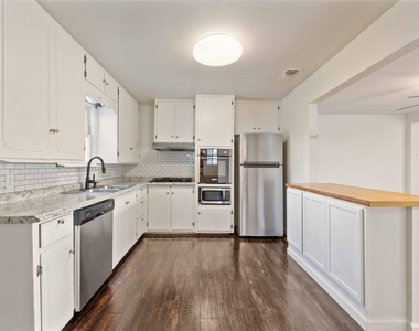 204 Northline Drive - Photo Thumbnail 6