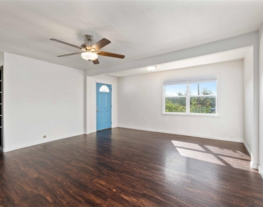 204 Northline Drive - Photo Thumbnail 4