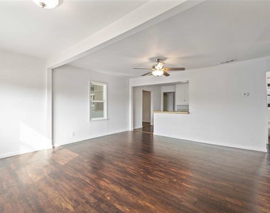 204 Northline Drive - Photo Thumbnail 2