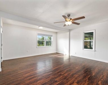 204 Northline Drive - Photo Thumbnail 3