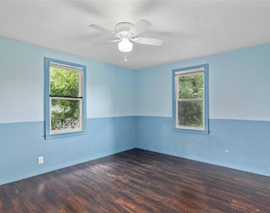 204 Northline Drive - Photo Thumbnail 14