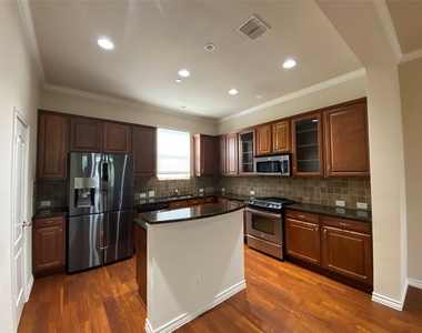 15831 Breedlove Place - Photo Thumbnail 8