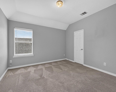 1013 Wenk Drive - Photo Thumbnail 12