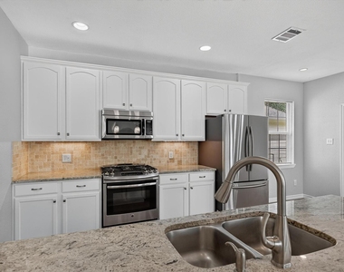 1013 Wenk Drive - Photo Thumbnail 9