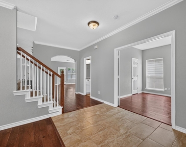 1013 Wenk Drive - Photo Thumbnail 7