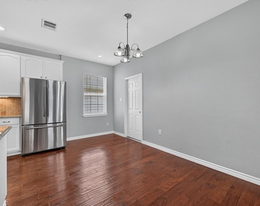 1013 Wenk Drive - Photo Thumbnail 3