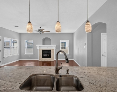 1013 Wenk Drive - Photo Thumbnail 5