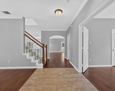 1013 Wenk Drive - Photo Thumbnail 2