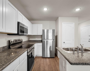 2208 Sayle Street - Photo Thumbnail 4