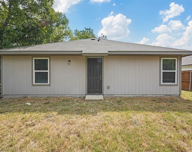 2208 Sayle Street - Photo Thumbnail 18
