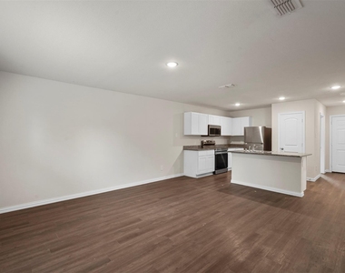 2208 Sayle Street - Photo Thumbnail 2