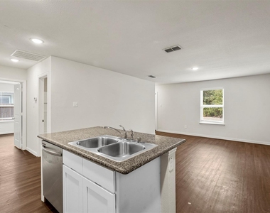 2208 Sayle Street - Photo Thumbnail 9