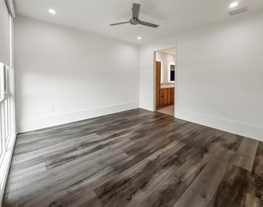 3525 Normandy Avenue - Photo Thumbnail 3