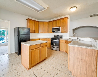 5008 Vineyard Lane - Photo Thumbnail 6