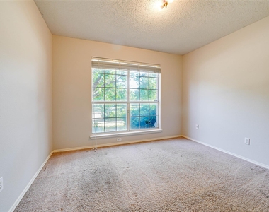 5008 Vineyard Lane - Photo Thumbnail 13