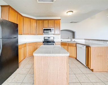 5008 Vineyard Lane - Photo Thumbnail 4