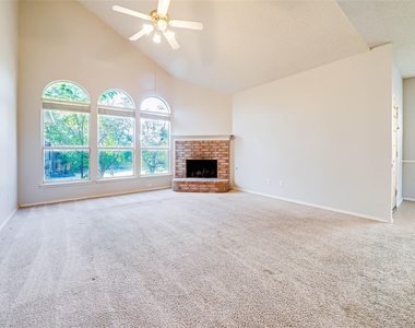 5008 Vineyard Lane - Photo Thumbnail 2
