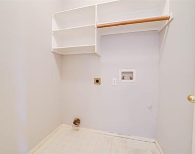 5008 Vineyard Lane - Photo Thumbnail 20