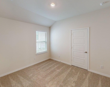 3920 Glastonbury Road - Photo Thumbnail 8