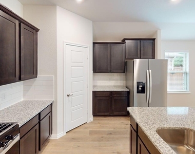 3920 Glastonbury Road - Photo Thumbnail 3