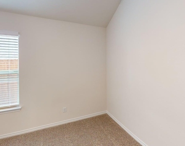 3920 Glastonbury Road - Photo Thumbnail 7