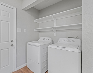 1716 Manor Garden - Photo Thumbnail 12