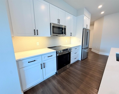 3255 Carlisle Street - Photo Thumbnail 2