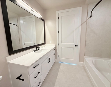 3255 Carlisle Street - Photo Thumbnail 12