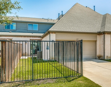 809 Milton Way - Photo Thumbnail 11