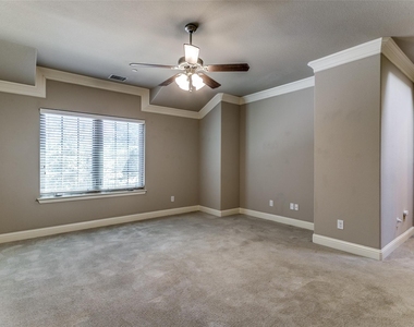 809 Milton Way - Photo Thumbnail 6