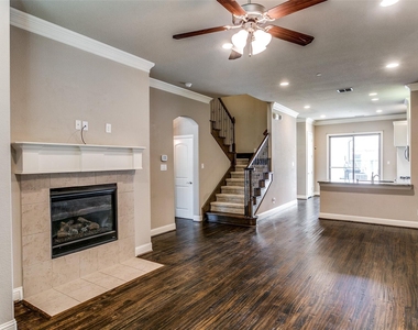 809 Milton Way - Photo Thumbnail 2