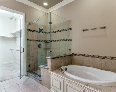 809 Milton Way - Photo Thumbnail 8