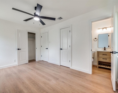 1646 Jackson Street - Photo Thumbnail 5