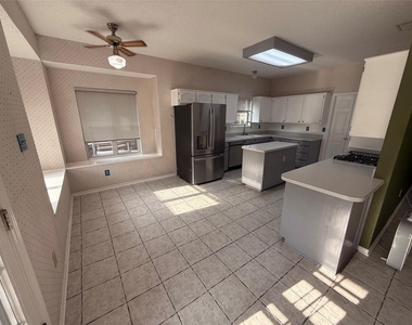 2332 Boardwalk Drive - Photo Thumbnail 4