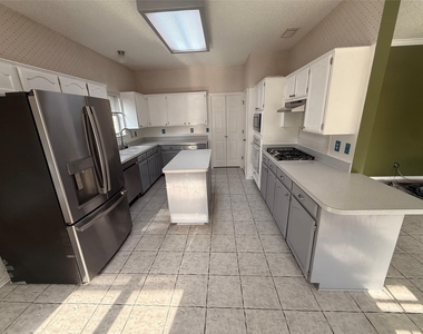 2332 Boardwalk Drive - Photo Thumbnail 5