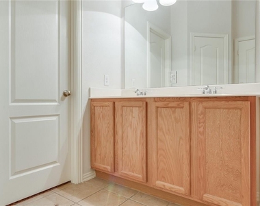 2717 Sunlight Drive - Photo Thumbnail 7
